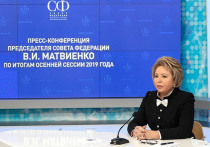 Председатель Совета Федерации Валентина Матвиенко считает, что госслужащих, хамящих гражданам, следует «гнать в шею», не вводя дополнительных норм в законы