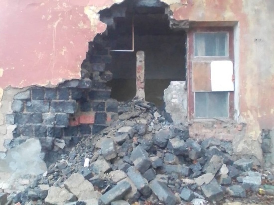 В Узловой рухнула стена жилого дома
