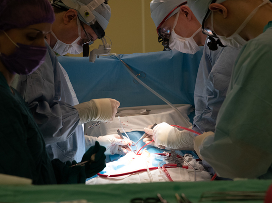Красноярские врачи спасли двух детей «взрослой» операцией