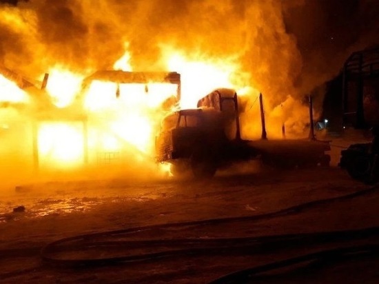 На пожаре в общежитиях в Заларях погибли два человека