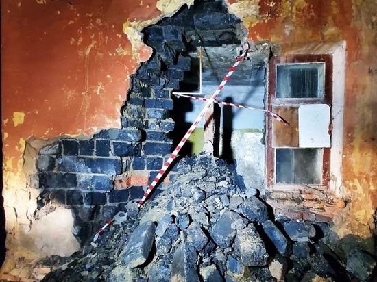 Экстренное совещание по факту обрушения стены дома состоялось в Узловой