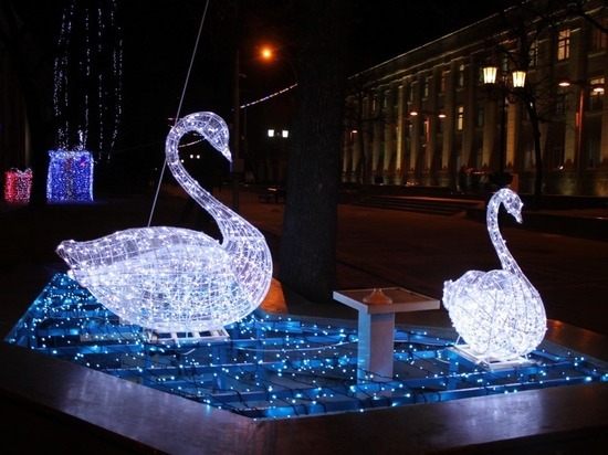 В Ставрополе зажглись сотни новогодних композиций