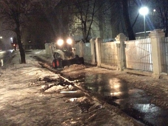 За ночь ото льда "вскрыли" семь кировских улиц