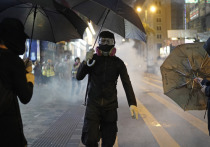 Рождественский вечер в Гонконге был омрачен массовыми протестами, которые не прекращаются в городе с июня