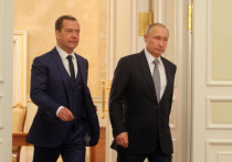 Глава правительства России Дмитрий Медведев поздравил президента РФ Владимира Путина с наступающим Новым годом