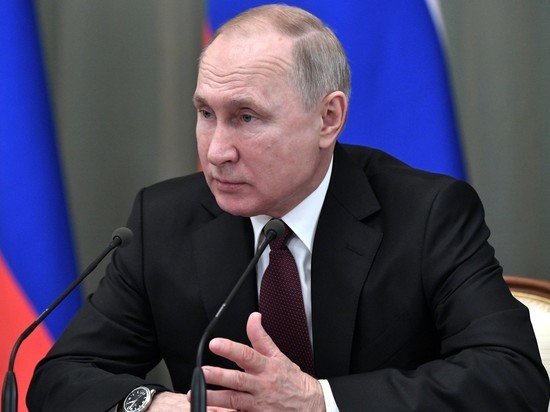 В статье о сроках полномочий президента России вызывает споры слово «подряд»