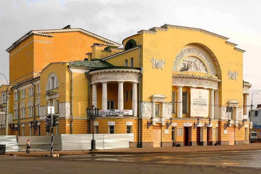 Волковский театр ярославль фото В Театре имени Волкова сняли спектакли Евгения Марчелли - МК Ярославль