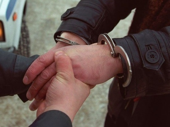 Мужчину с пистолетом, пытающегося ограбить кредитное учреждение , задержали в Ростове