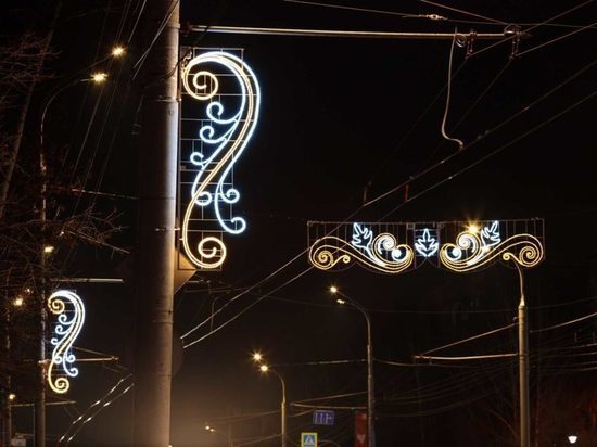 Новогоднюю иллюминацию обновили на центральных улицах Ижевска