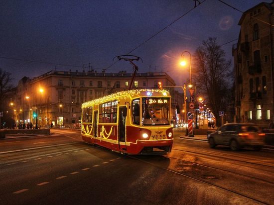 Общественный транспорт Петербурга будет работать всю новогоднюю ночь