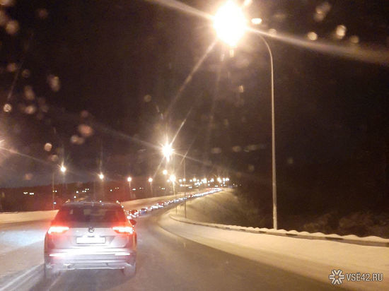 Авария на мосту в Кемерове спровоцировала большую пробку