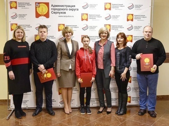Долгожданное жильё и бытовую технику молодым людям вручила Глава округа Юлия Купецкая