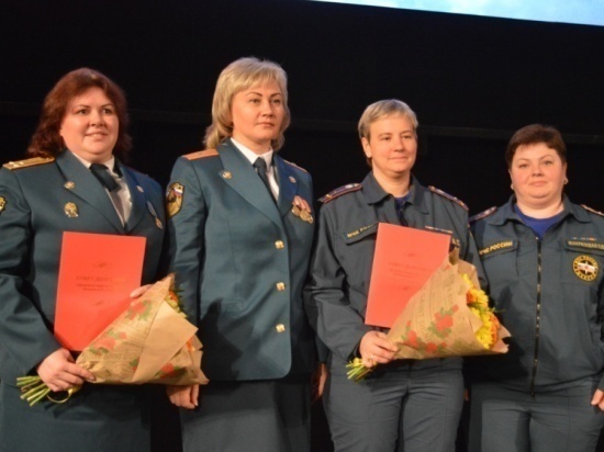 Серпуховских спасателей поздравили с профессиональным праздником
