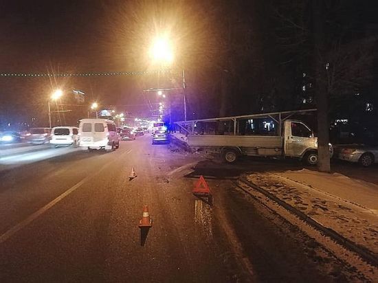 Массовая авария в Уфе: столкнулись автобус, «Газель» и легковушка