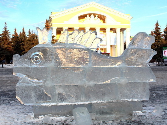 На главной площади Йошкар-Олы строится ледяной городок