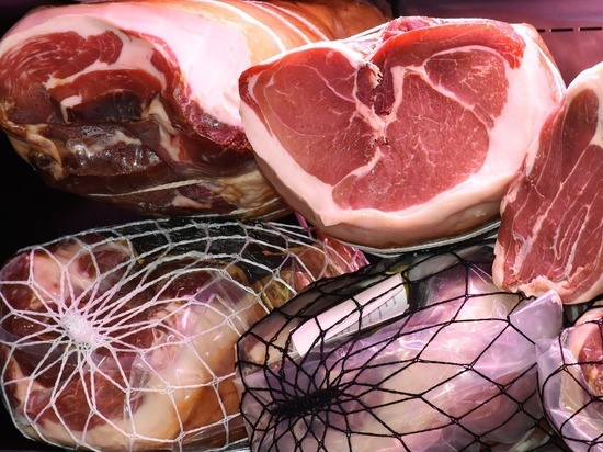 Менеджер продуктовой компании в Магадане потихоньку натаскал мяса на 360 тысяч