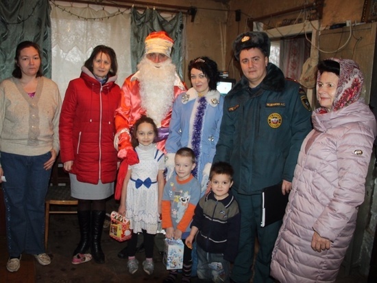Ивановские пожарные сменили форму на костюм Деда Мороза
