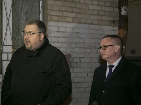 Одна из самых обсуждаемых тем последних месяцев - масштабная замена уличного освещения на улицах и во дворах по всему Смоленску