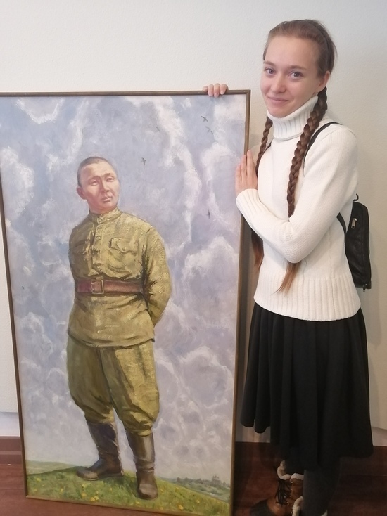 Юная художница из Смоленска подарила свои картины семьям бурятских фронтовиков