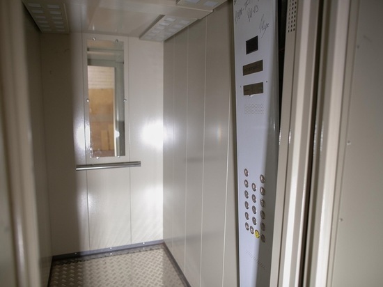 В калмыцкой столице идет замена лифтов в многоэтажных домах