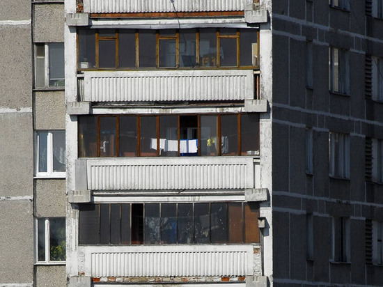 Пьяный мужчина убегал от московских полицейских по балконным решеткам