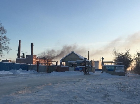 Очевидцы сообщили о пожаре на складе нефтебазы в НСО