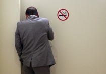 Президент Владимир Путин подписал ранее принятый парламентом закон, разрешающий оборудовать в аэропортах помещения для курения