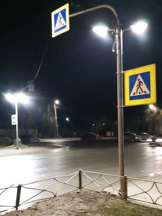 Пешеходные переходы в Пскове освещают светодиодами