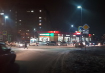 На перекрестке улиц Яна Крастыня и Васильева появилось дополнительное освещение над двумя пешеходными переходами
