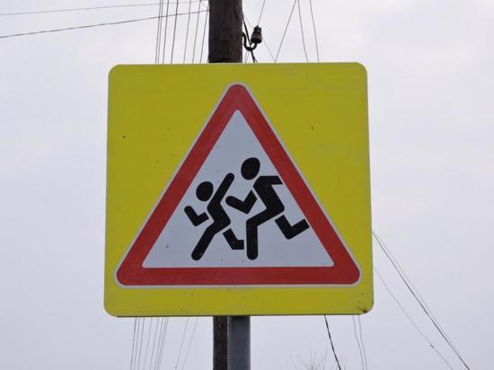 У ивановских школ за год поменяли двести дорожных знаков