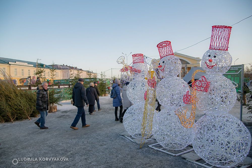 Каток, Рождественская ярмарка и много елок: как этой зимой выглядит площадь Кирова