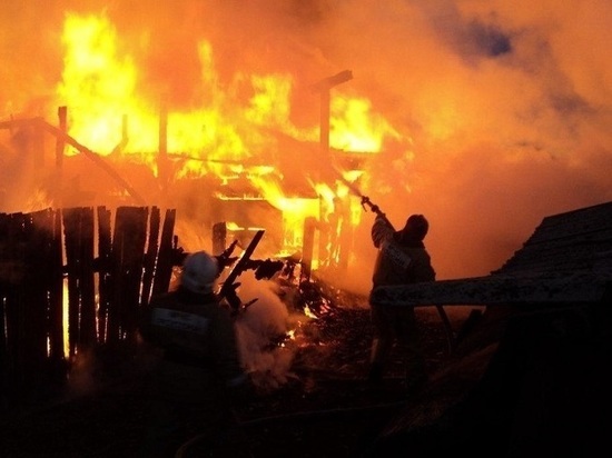 Мужчина сжёг дом в посёлке Хрустальный после ссоры с женой