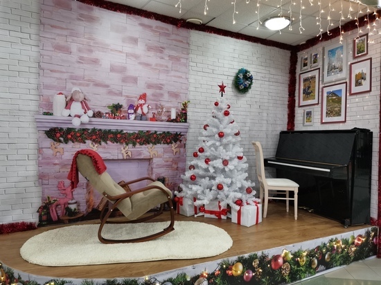 В аэропорту Салехарда открыли новогоднюю гостиную с живой музыкой