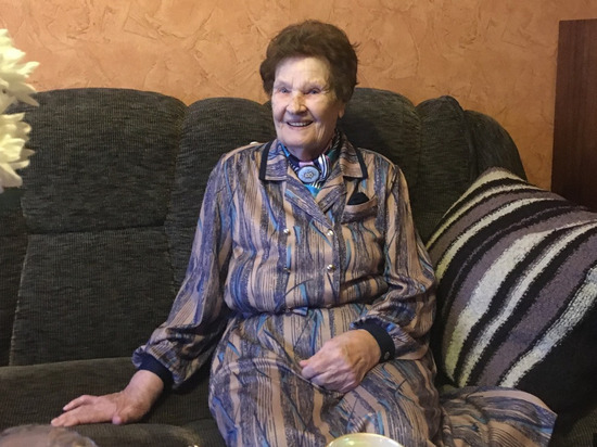 В Пскове поздравили 95-летнюю труженицу тыла