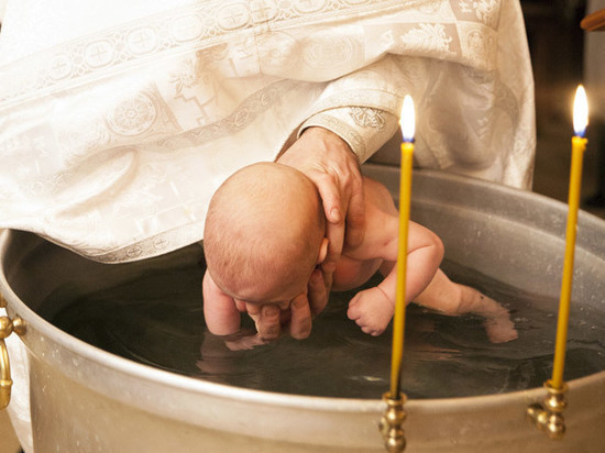 В РПЦ разъяснили изменение правил крещения детей