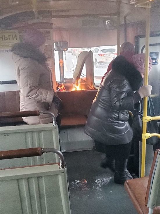 Автобус с людьми загорелся на ходу в Новокузнецке