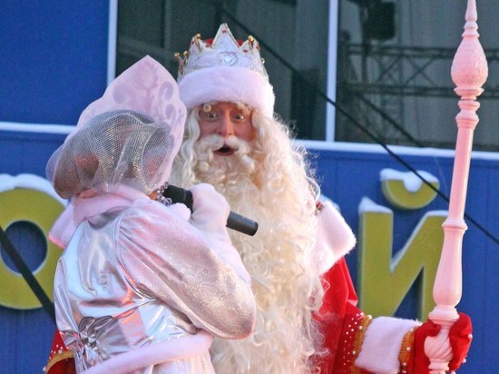 ЗАГС отказался торжественно расписать Деда Мороза и Снегурочку