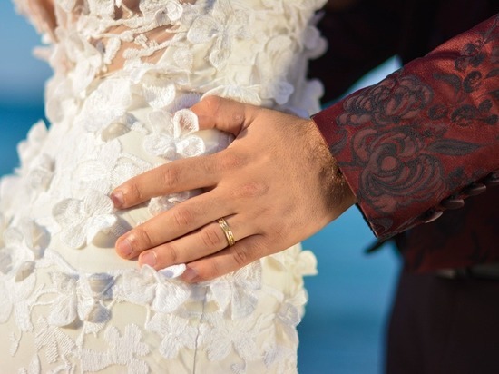 Сотни саратовцев зарегистрировали браки с иностранцами