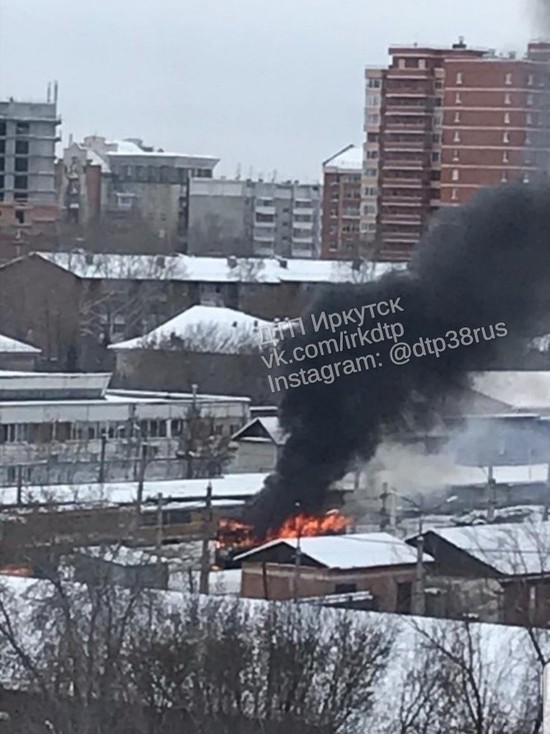 Утром 1 января в Иркутске сгорел вагон трамвая