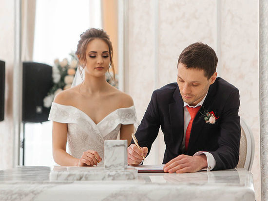 31 декабря 9 рязанских пар поженились в новом Дворце торжеств