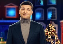 Показанное в новогоднюю ночь официальное поздравление главы Украины «дорогим согражданам» стало уникальным благодаря полному отсутствию в кадре сине-жёлтого государственного флага
