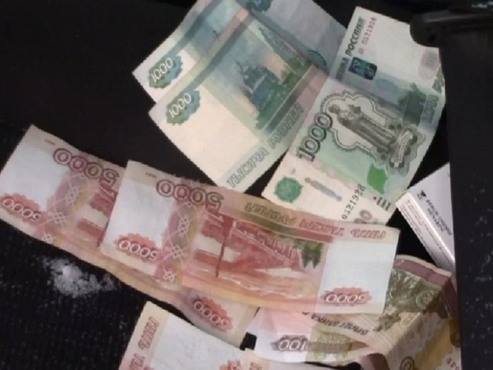 Кинул в снег деньги: чиновника в Красноярском крае арестовали за взяточничество