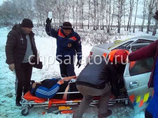 Три автомобиля столкнулись в Татищевском районе