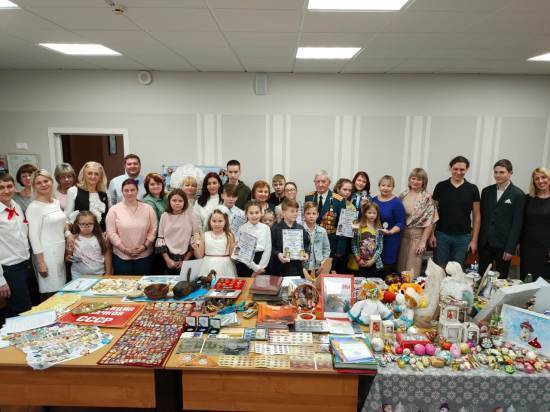 Накануне Нового года в городском округе Серпухов стартовал социальный проект Выставка-конкурс коллекций «Семейное наследие»