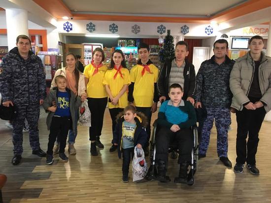 Благотворительные акции и подарки от военнослужащие организовали в честь Нового года