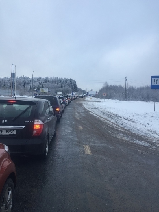 На въезд в Эстонию скапливаются огромные очереди