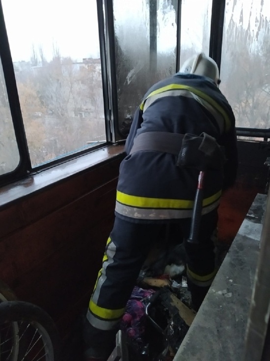 В Курске выгорел балкон в пятиэтажке
