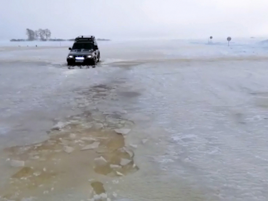 Зимнюю переправу затопило в Хабаровском крае