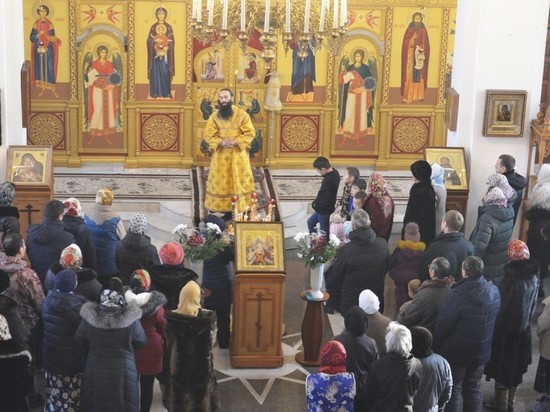 В воскресный день храм был заполнен православными верующими Тувы
