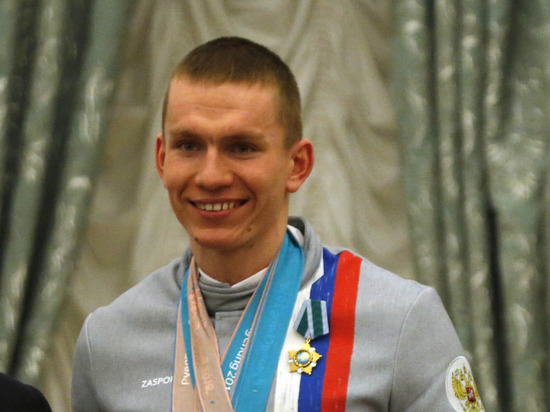 Россиянин Большунов впервые победил в общем зачете "Тур де Ски"